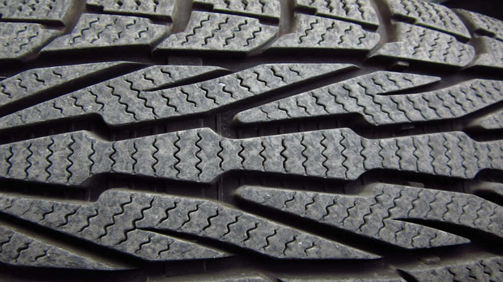 What to Do When a Car Tire Gets Flat?